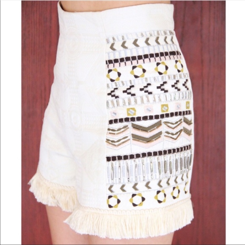 Embroidered shorts - Picture 5 of 5
